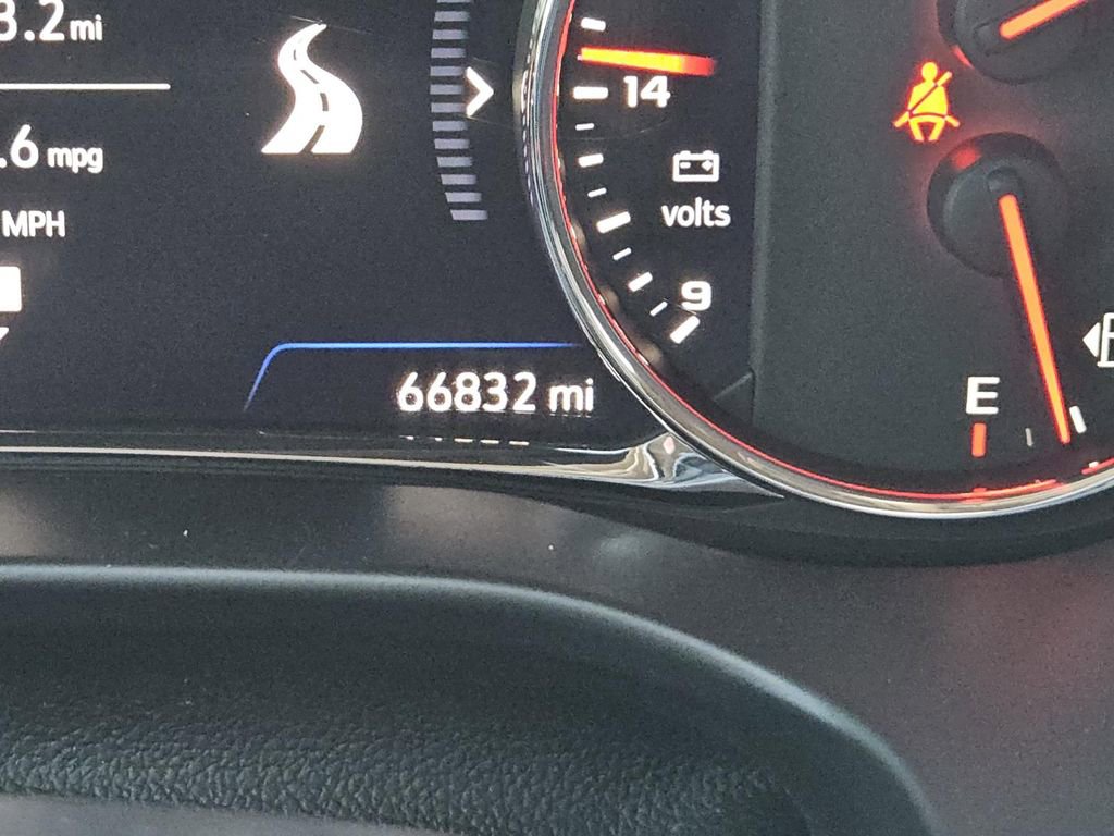 Used 2022 GMC Acadia AT4 w/ Technology Package image 22