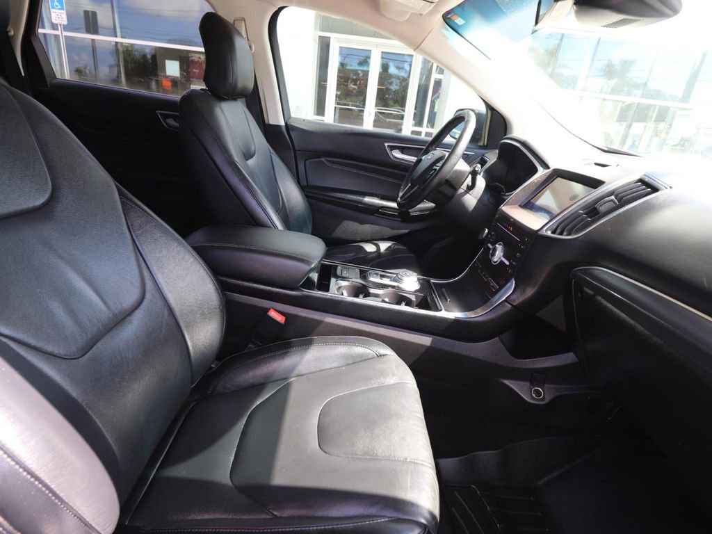 Used 2019 Ford Edge Titanium FWD image 13