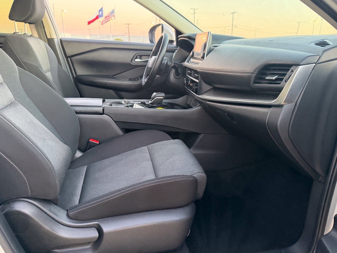 Certified 2025 Nissan Rogue SV FWD image 37