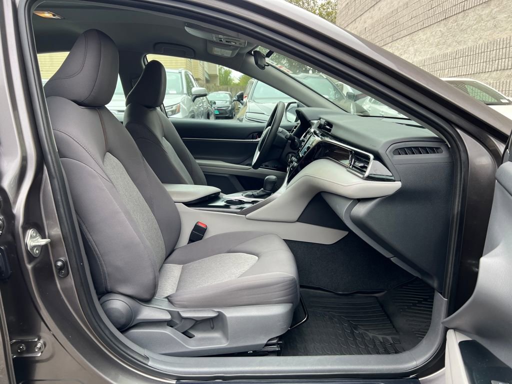 Used 2020 Toyota Camry LE image 20