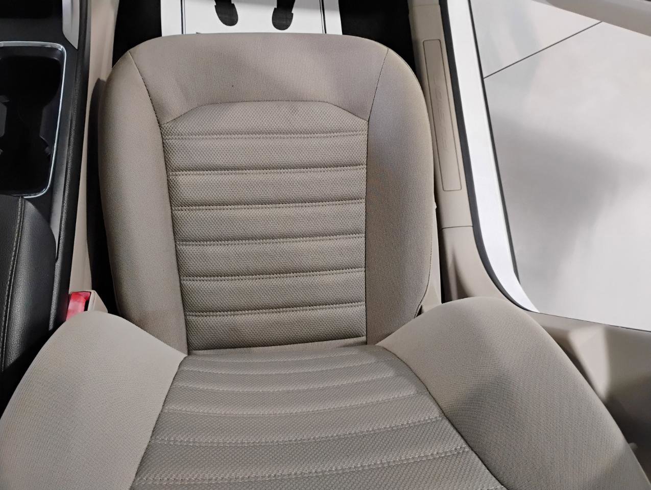 Used 2019 Ford Fusion SE image 30