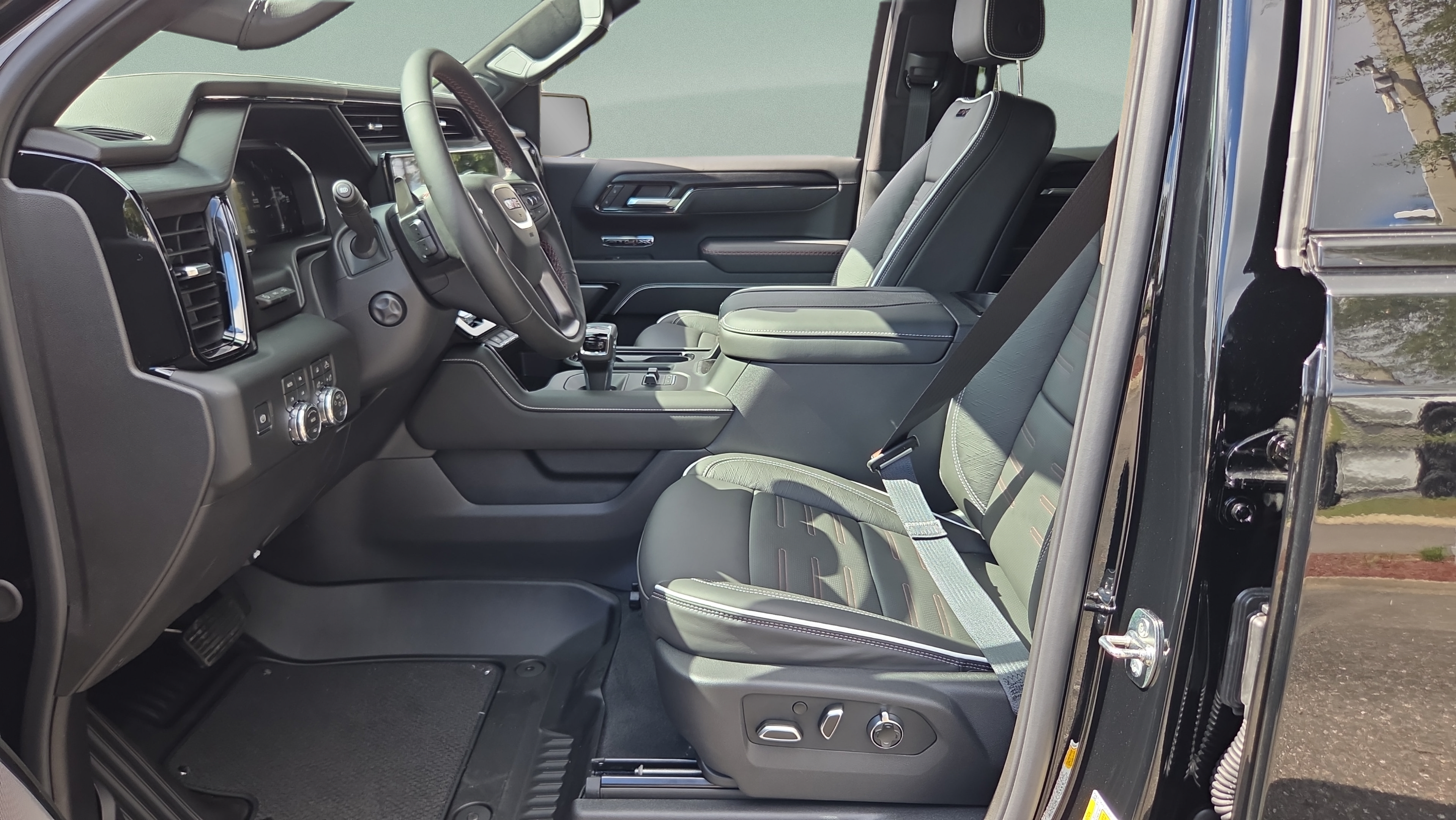 New 2026 GMC Sierra 1500 AT4X AWD/4WD image 9