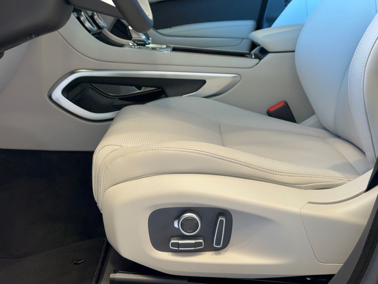 New 2026 Jaguar F-PACE R-Dynamic S AWD/4WD image 16