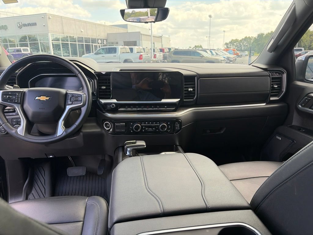 Used 2023 Chevrolet Silverado 1500 LTZ w/ LTZ Premium Package AWD/4WD image 22