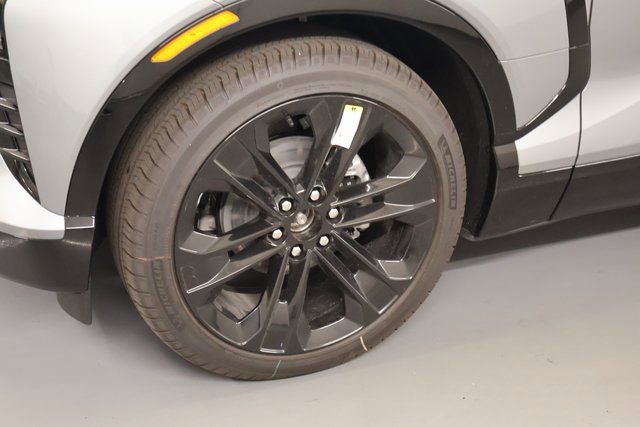 New 2026 Chevrolet Blazer EV RS w/ LPO, Blackout Package image 5