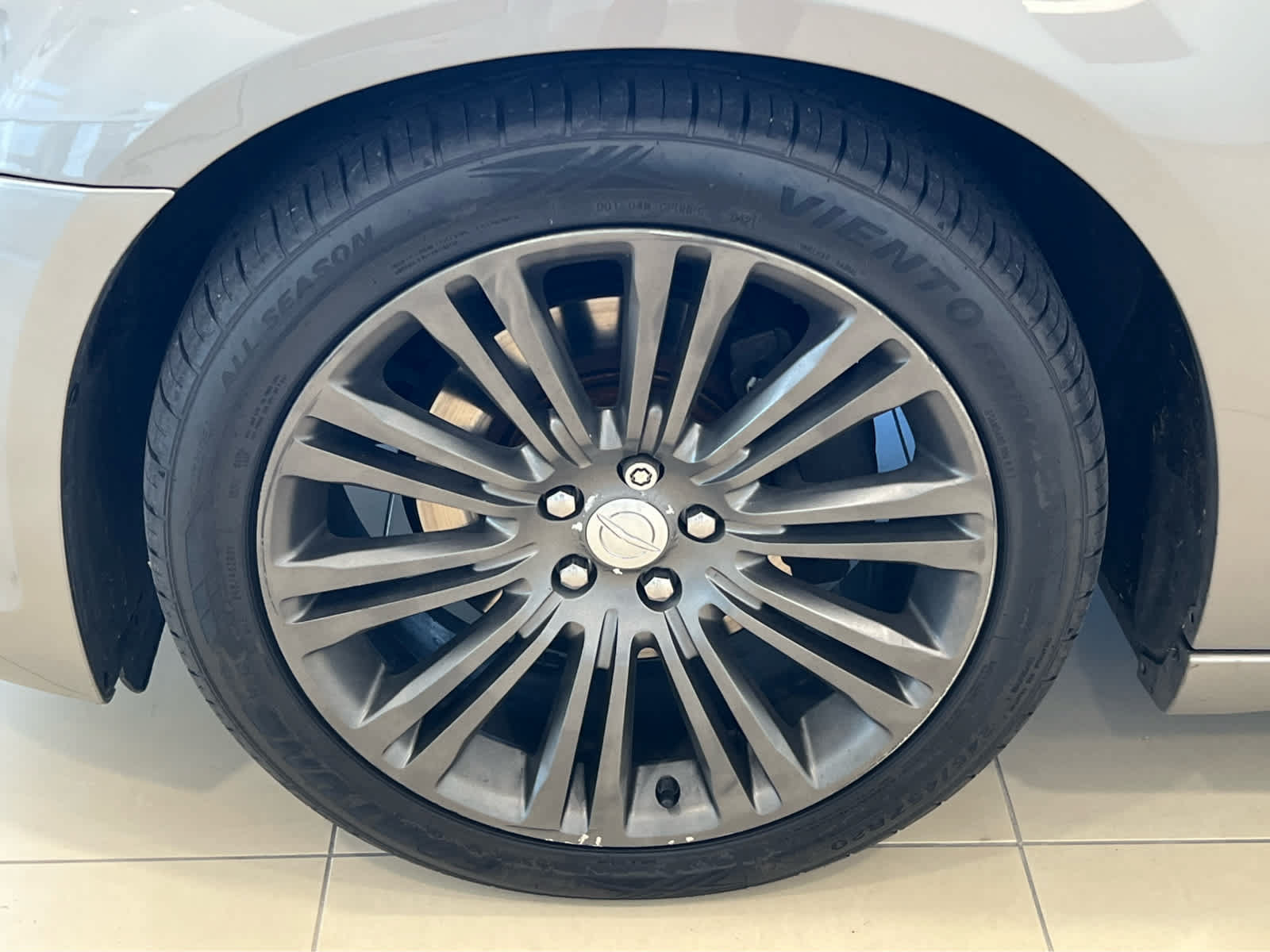 Used 2014 Chrysler 300 C RWD image 4