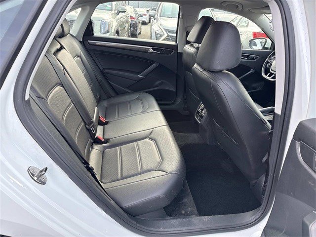 Used 2017 Volkswagen Passat 1.8T SE image 11
