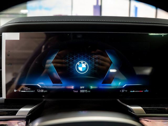 Used 2026 BMW 740i xDrive w/ Premium Package image 17