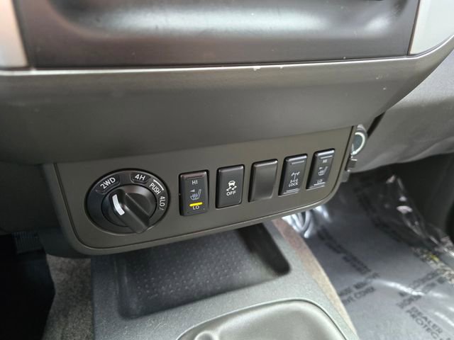 Used 2015 Nissan Xterra PRO-4X w/ Nevada Tow Package image 29