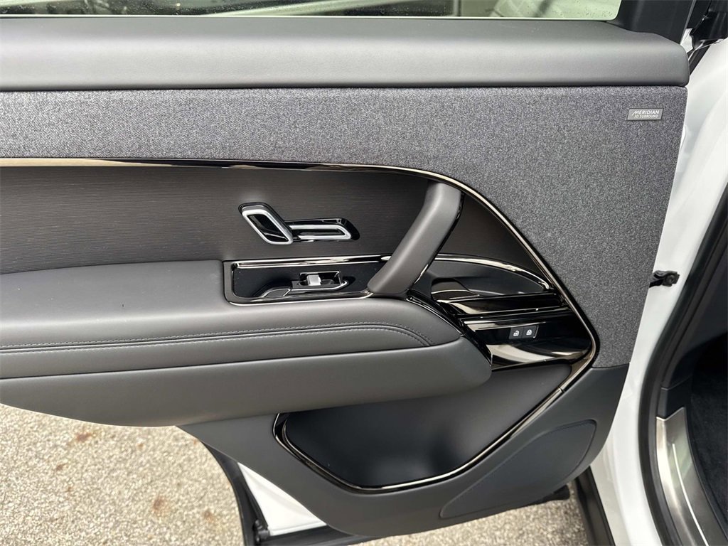 New 2025 Land Rover Range Rover Sport SE image 13