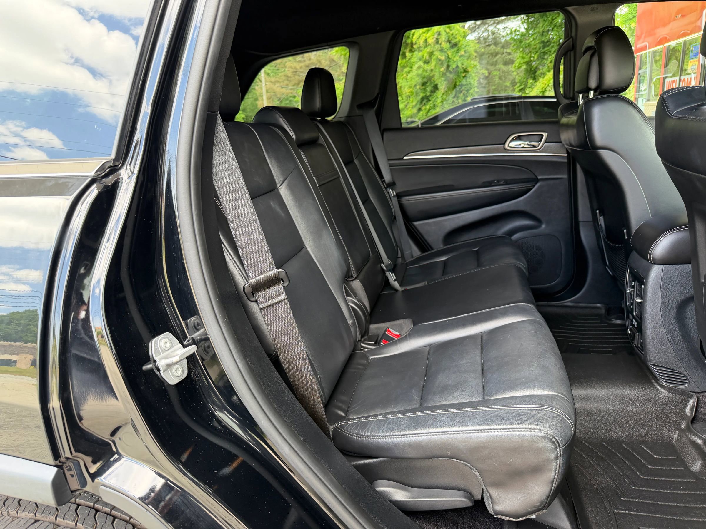 Used 2017 Jeep Grand Cherokee Limited AWD/4WD image 12
