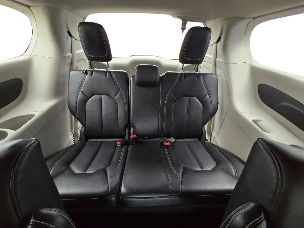 Used 2024 Chrysler Pacifica Select FWD image 32