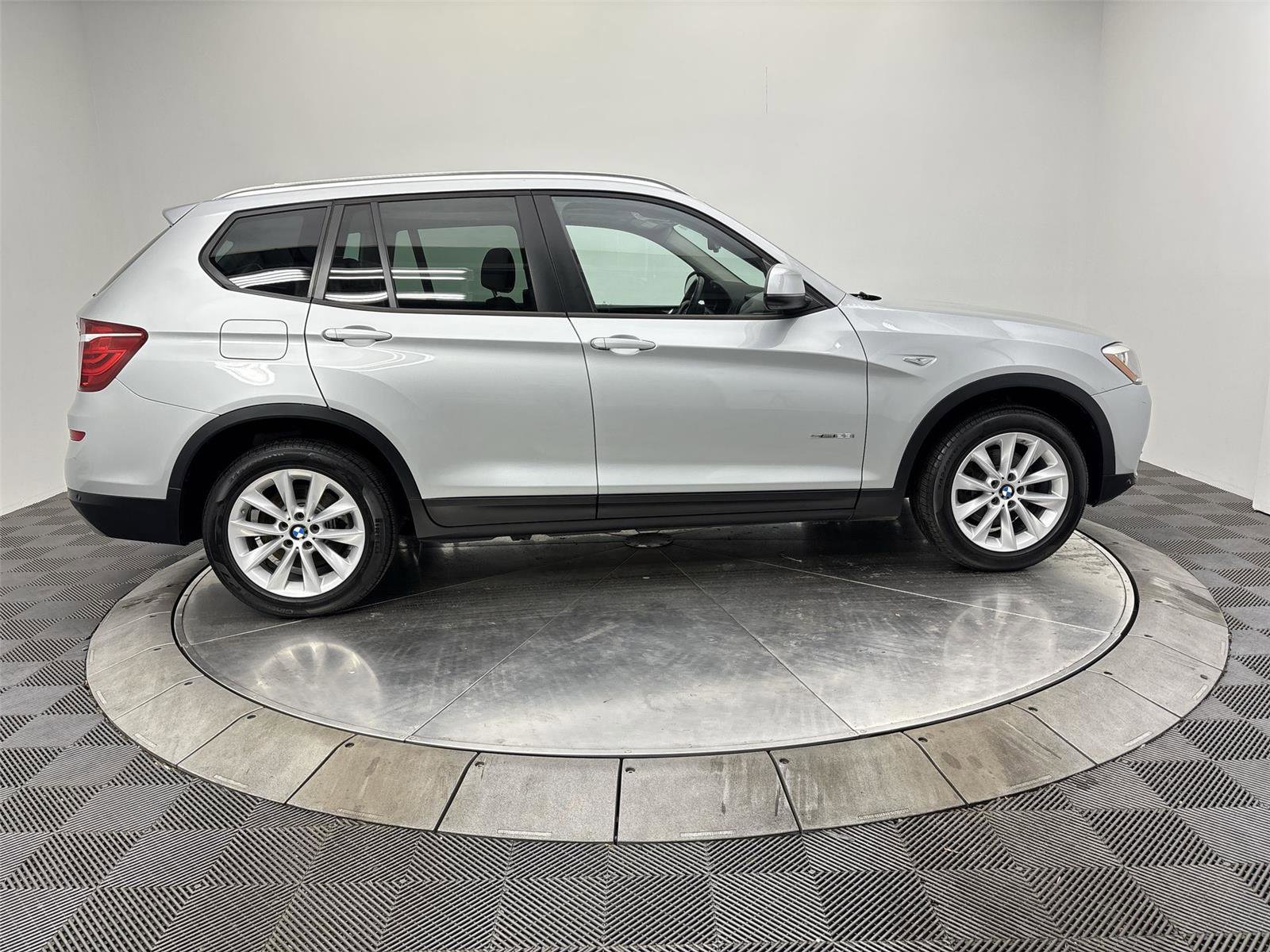 Used 2017 BMW X3 sDrive28i RWD image 17