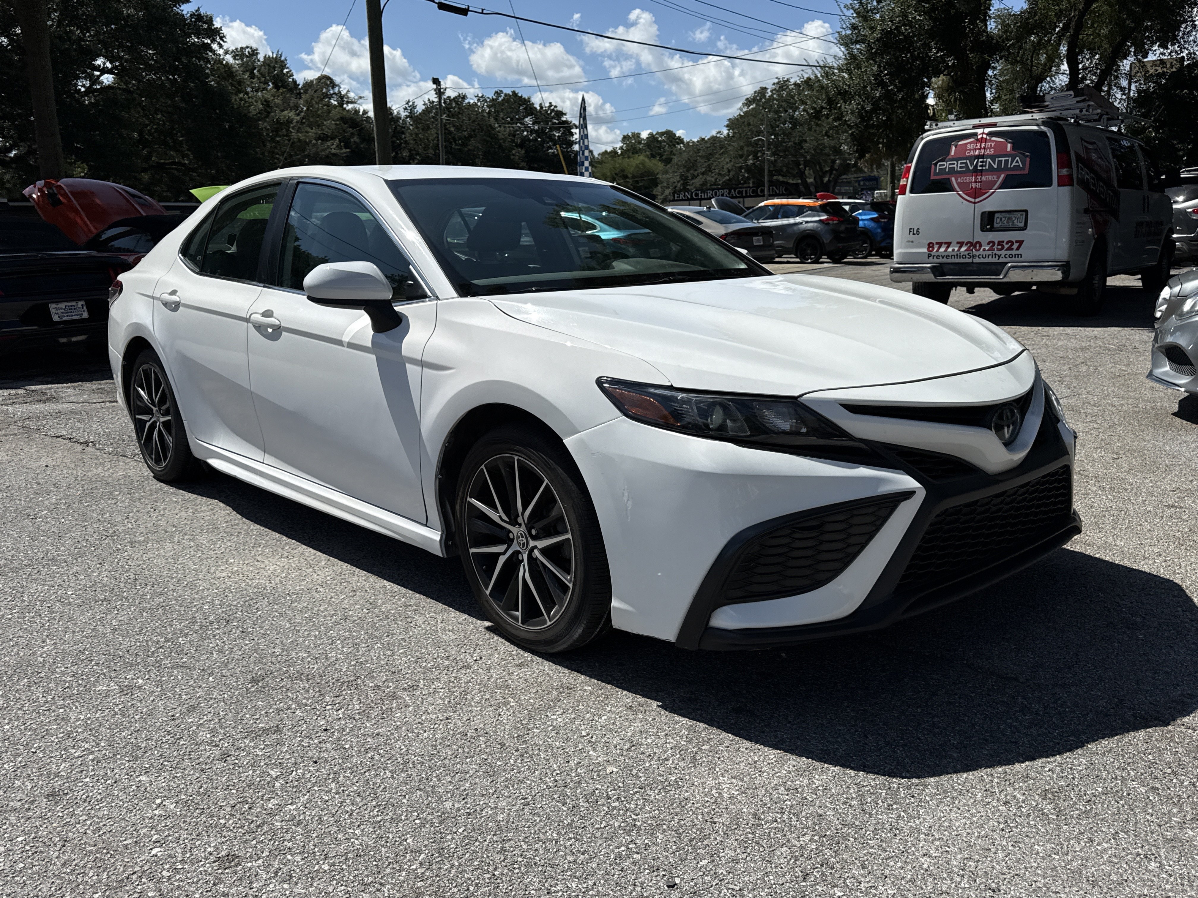 Used 2021 Toyota Camry SE FWD image 7