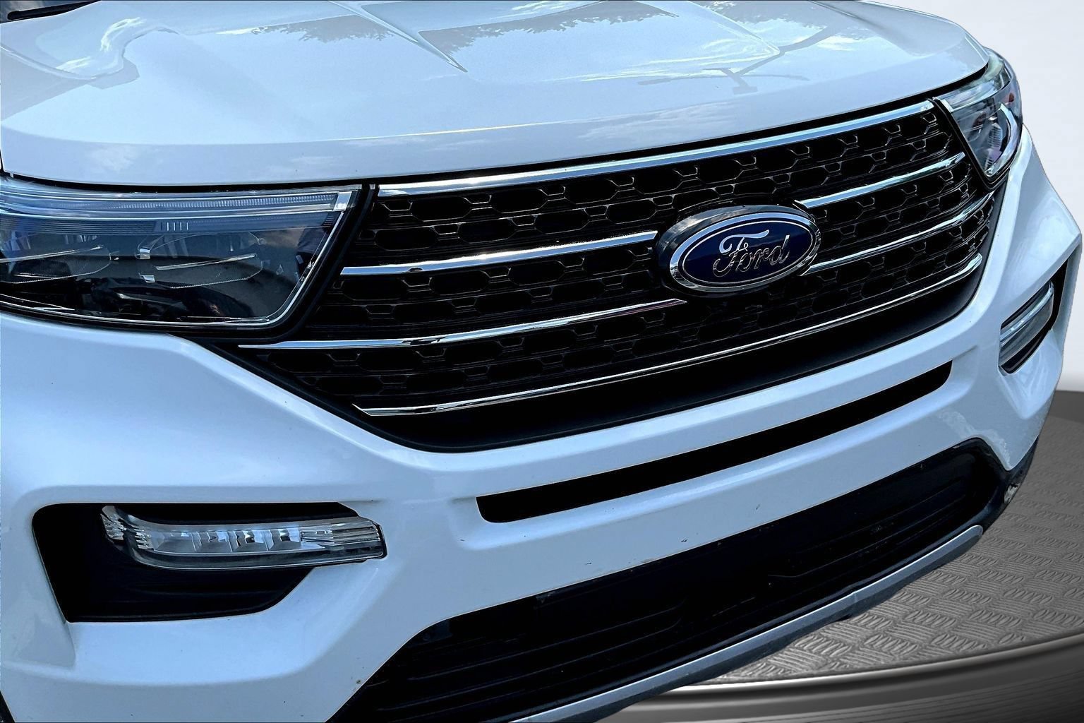 Used 2020 Ford Explorer XLT w/ Equipment Group 202A AWD/4WD image 29