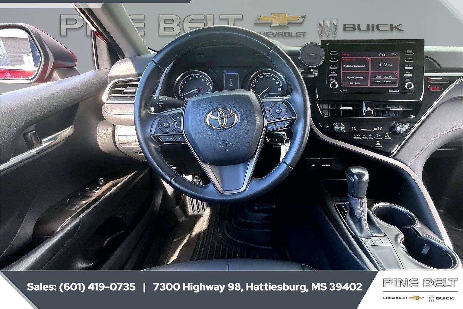 Used 2022 Toyota Camry SE FWD image 5