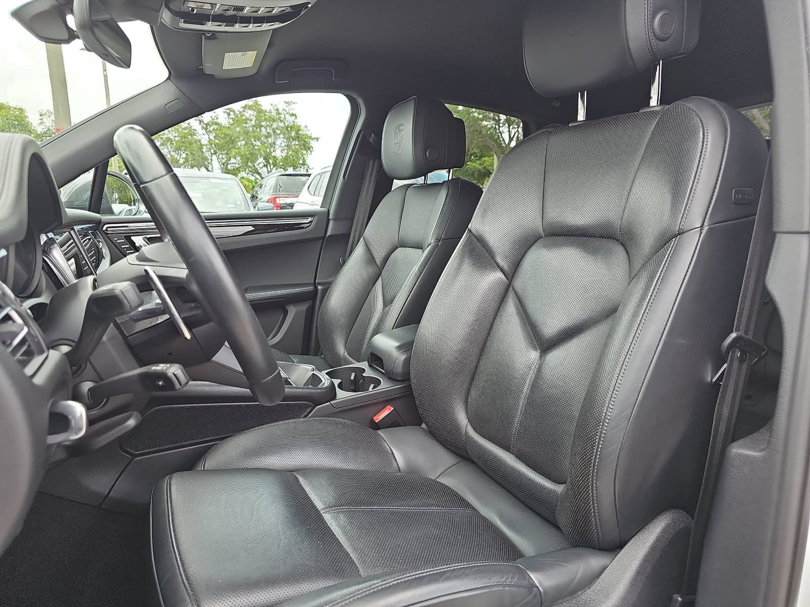 Used 2023 Porsche Macan Turbo AWD/4WD image 15