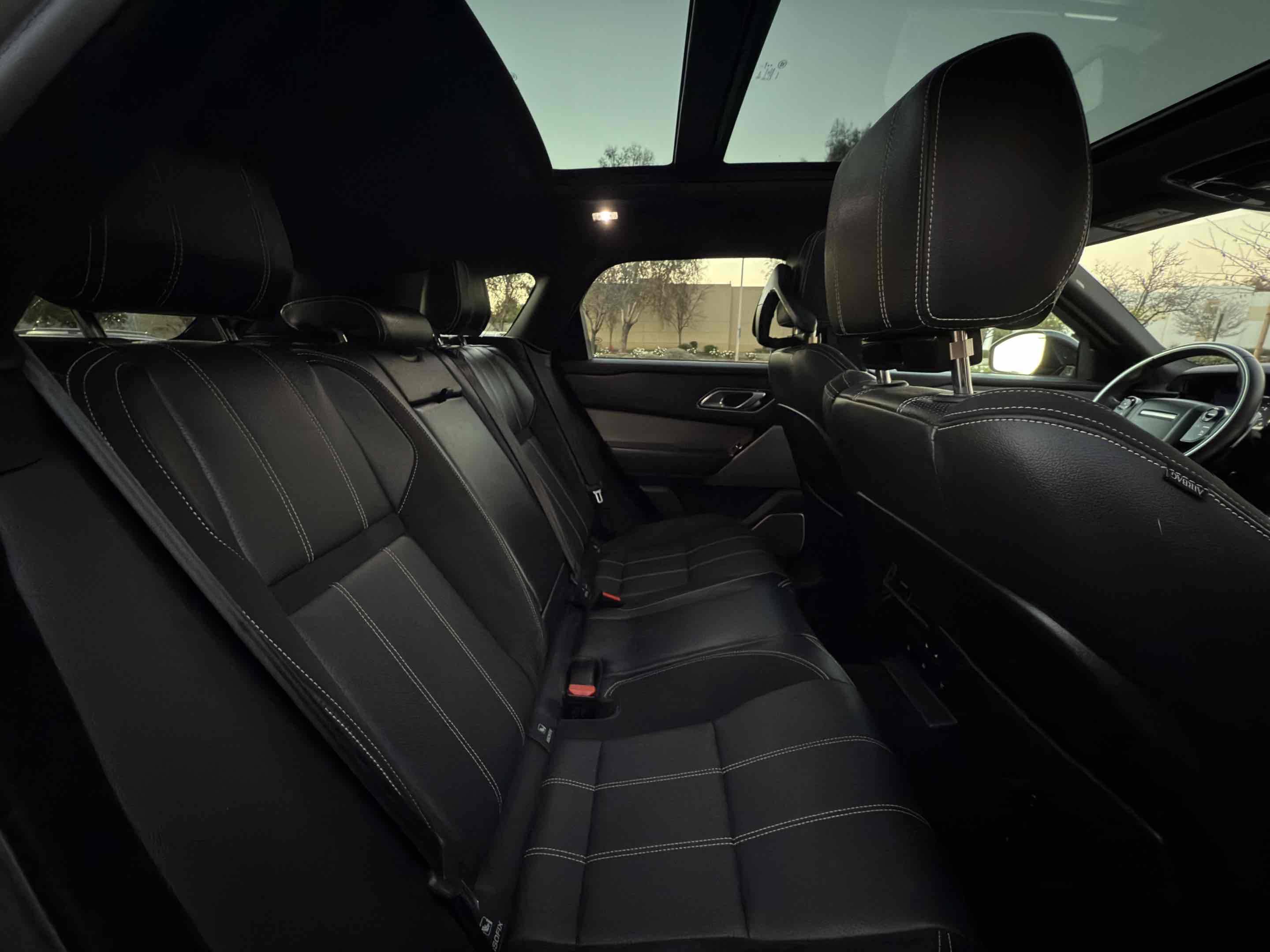 Used 2018 Land Rover Range Rover Velar R-Dynamic SE image 77