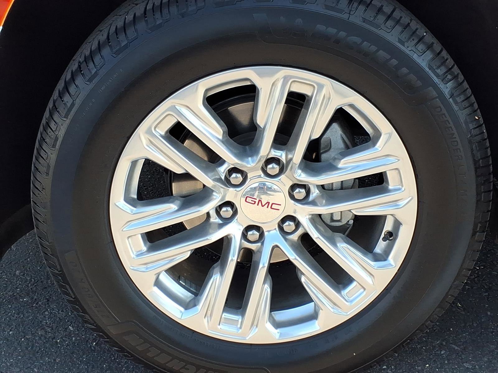 Used 2022 GMC Yukon XL SLT w/ SLT Premium Package image 9