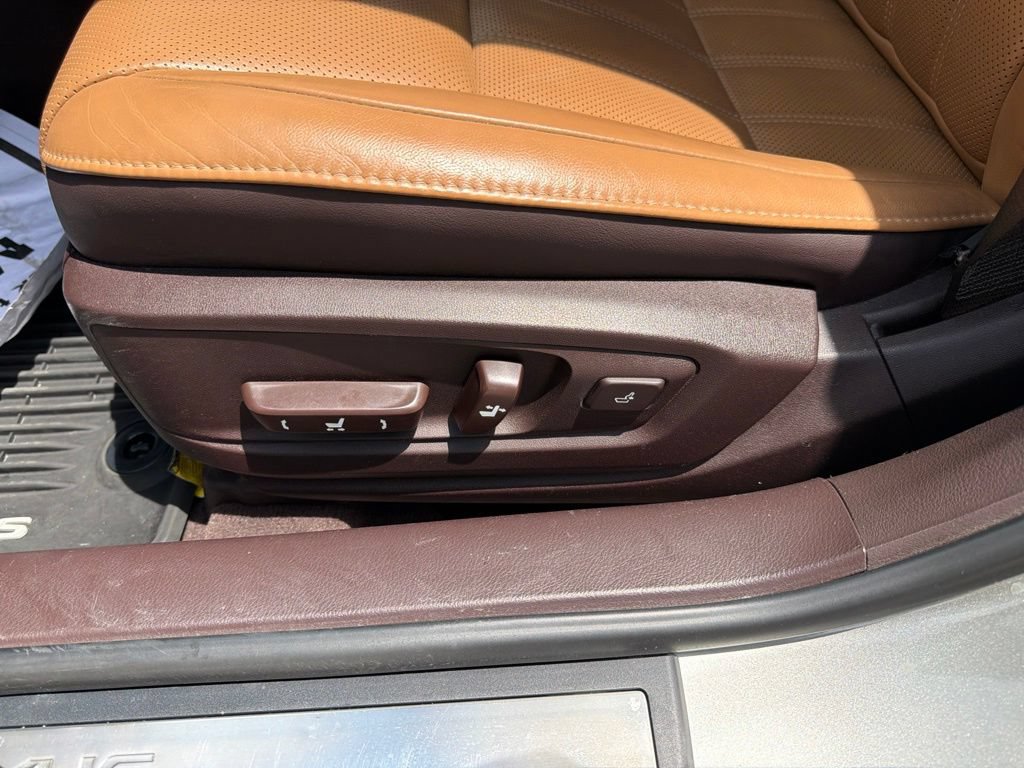 Used 2016 Lexus ES 350 w/ Luxury Package w/Wood Trim FWD image 19
