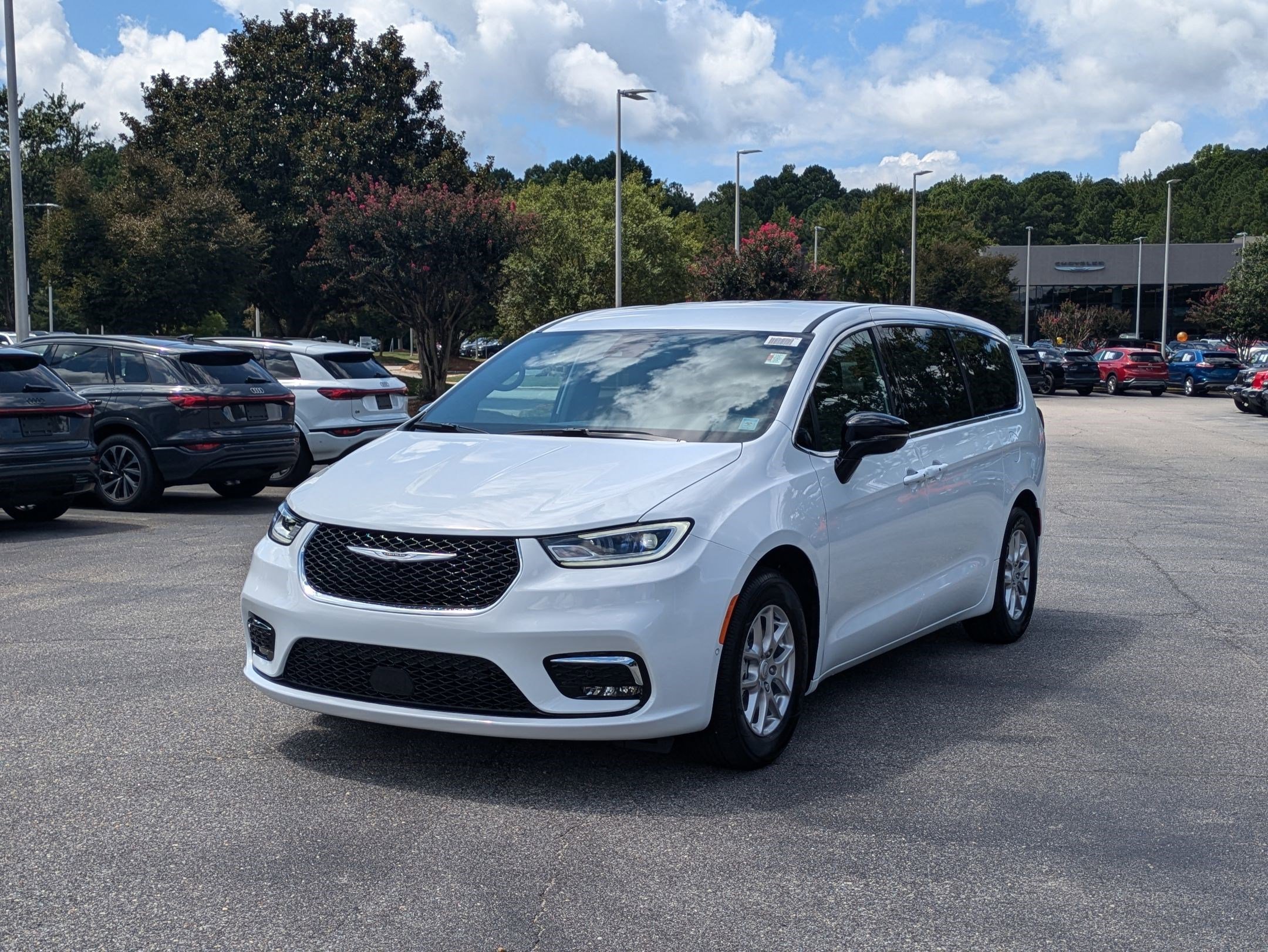 New 2026 Chrysler Pacifica Select