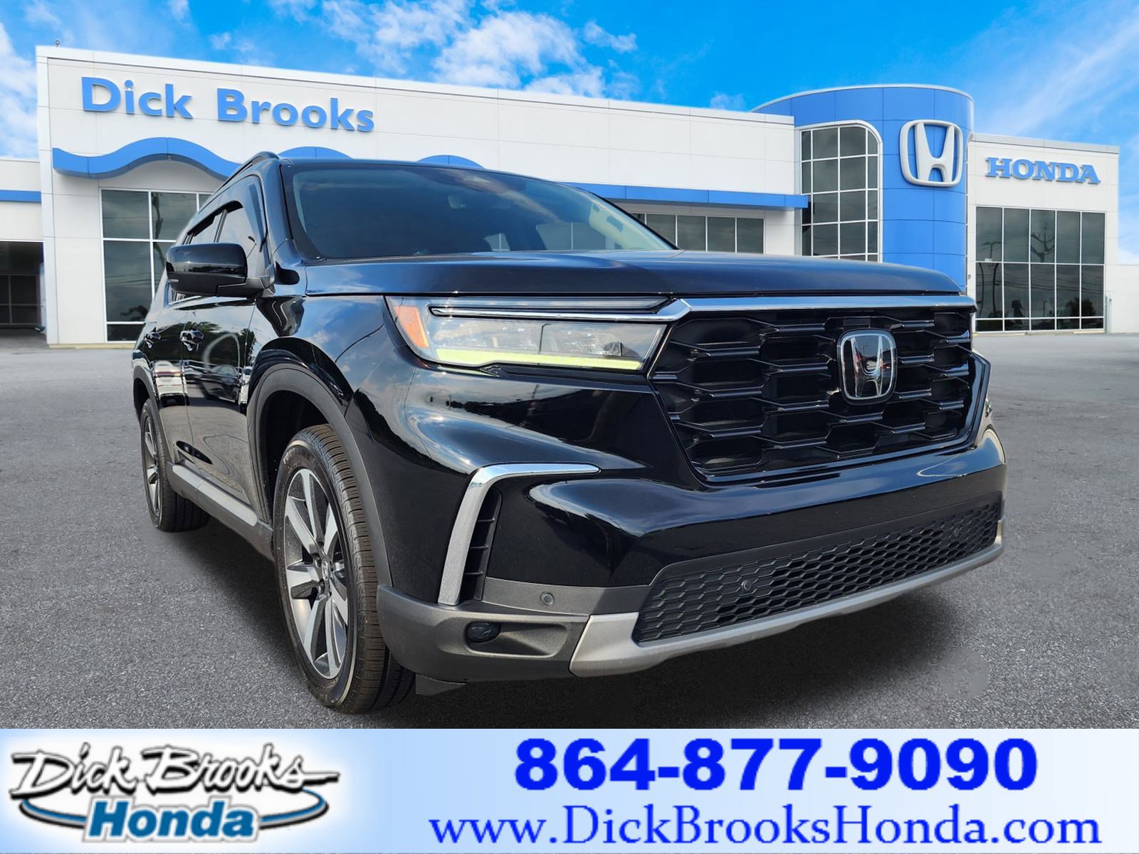 Used 2023 Honda Pilot Touring image 1