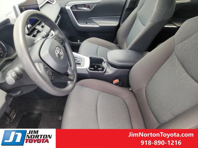 Used 2025 Toyota RAV4 XLE FWD image 14