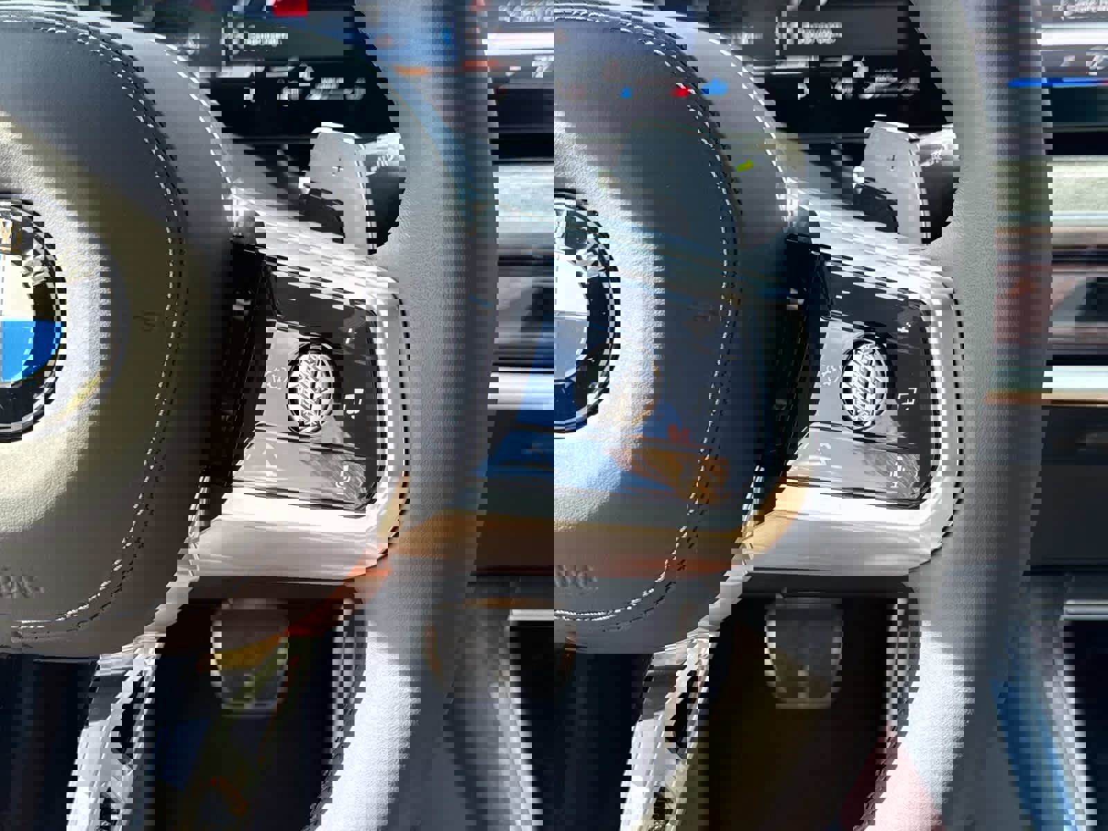 Certified 2025 BMW 760i xDrive w/ Executive Package image 23