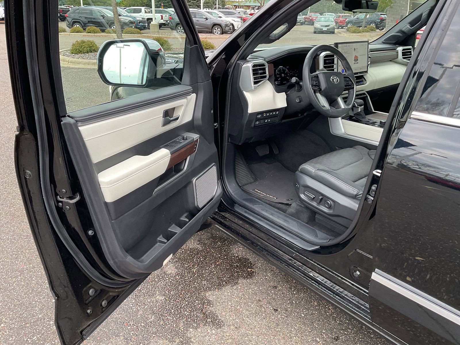 Used 2024 Toyota Sequoia Capstone image 12