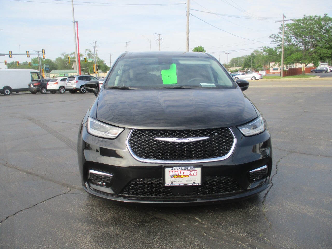 Used 2023 Chrysler Pacifica Touring-L FWD image 12
