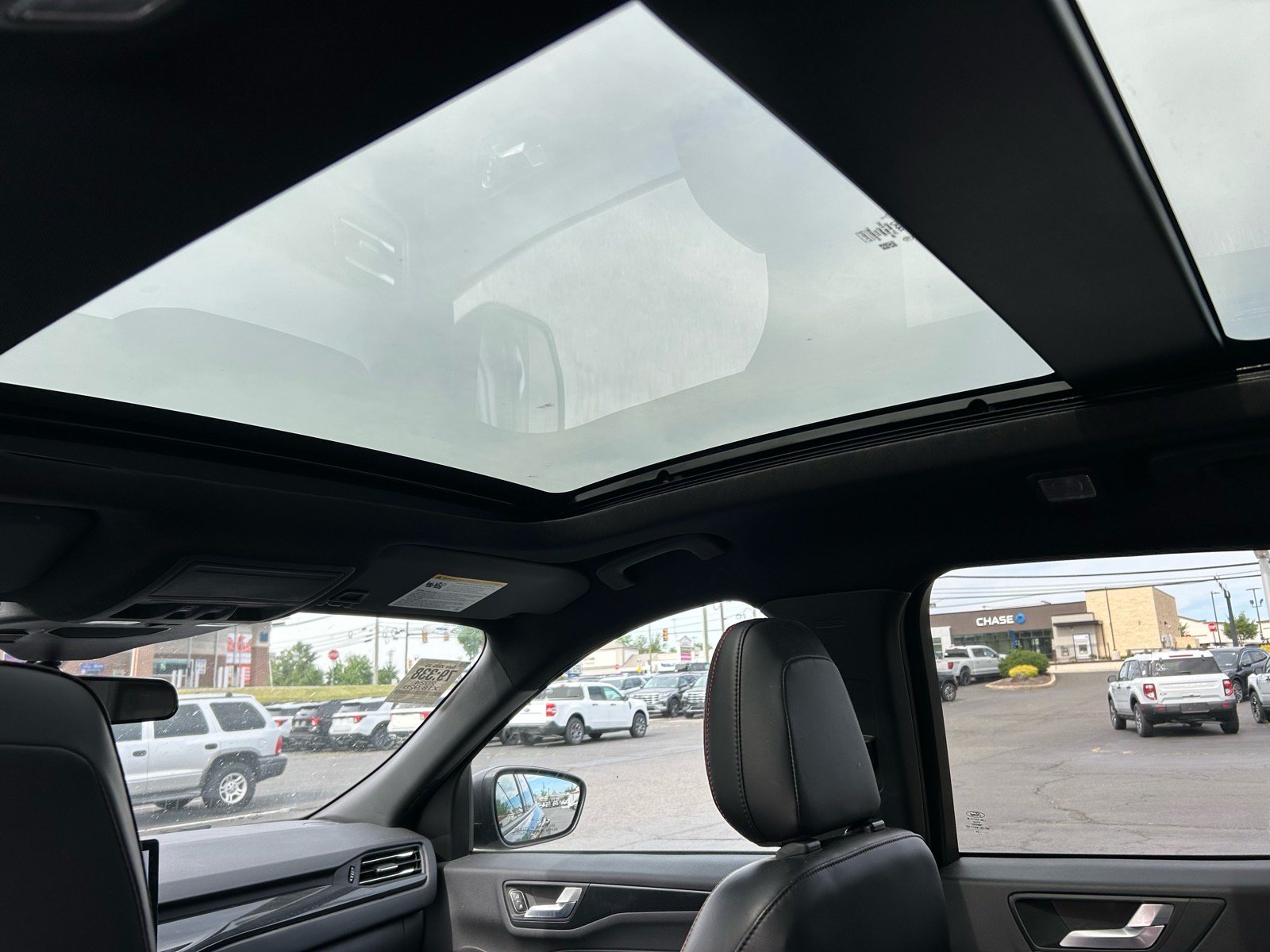 Used 2024 Ford Escape ST-Line w/ Tech Pack #1 AWD/4WD image 9