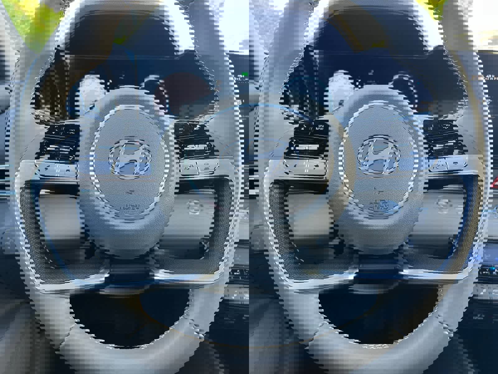 New 2025 Hyundai Elantra SEL image 24