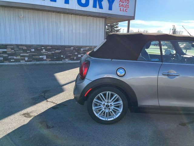 Used 2019 MINI Cooper S w/ Premium Package image 15