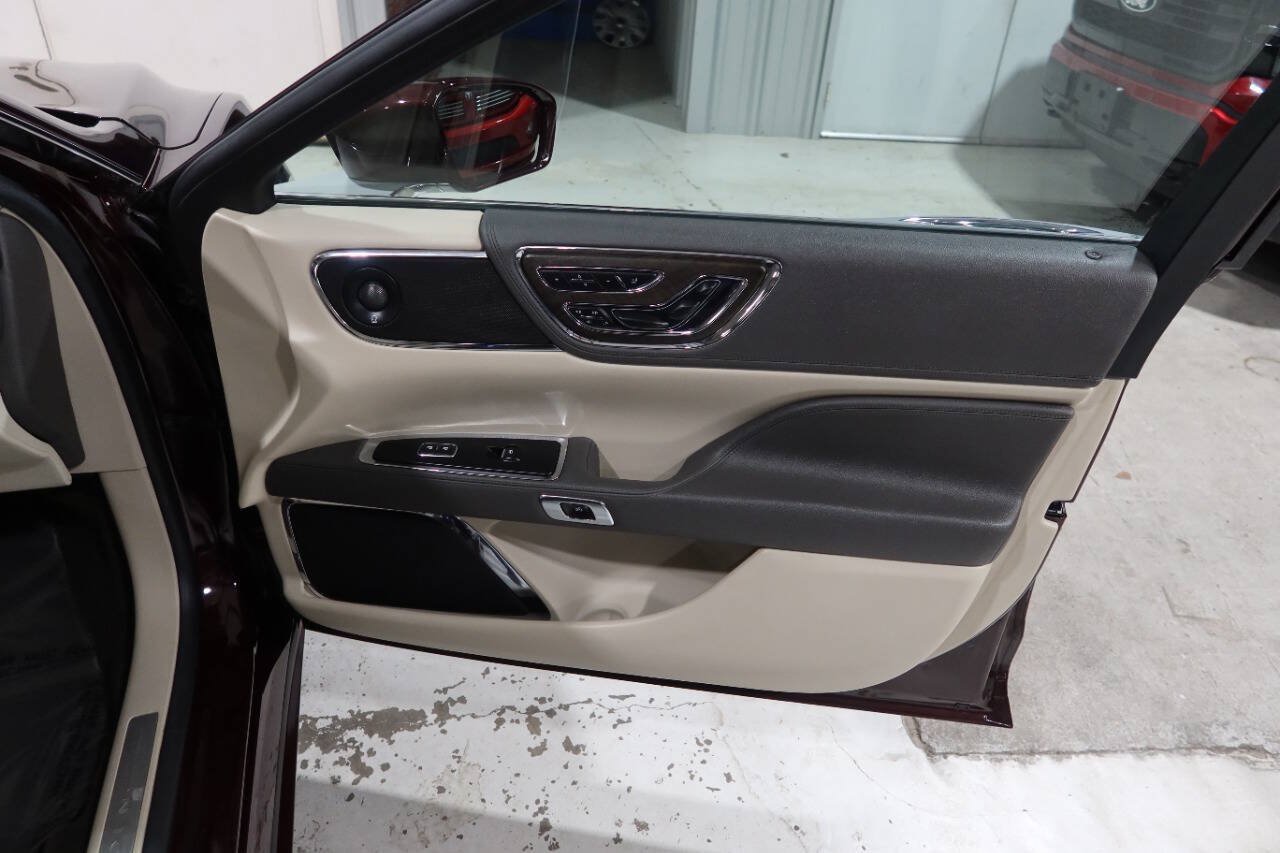 Used 2020 Lincoln Continental Reserve FWD image 27