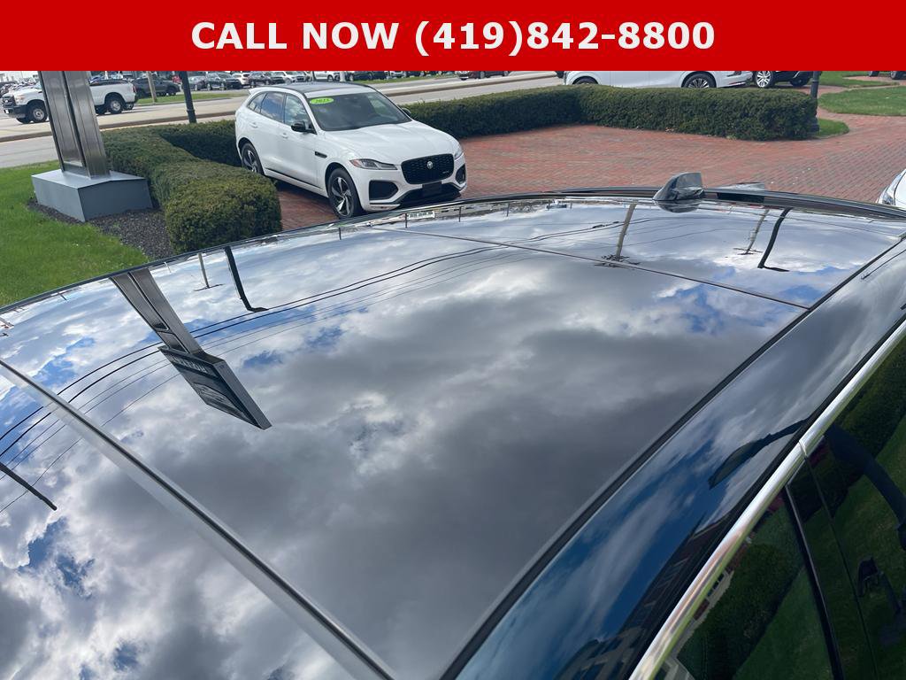 Used 2025 Cadillac Lyriq Luxury w/ LPO, Floor Liner Package AWD/4WD image 11
