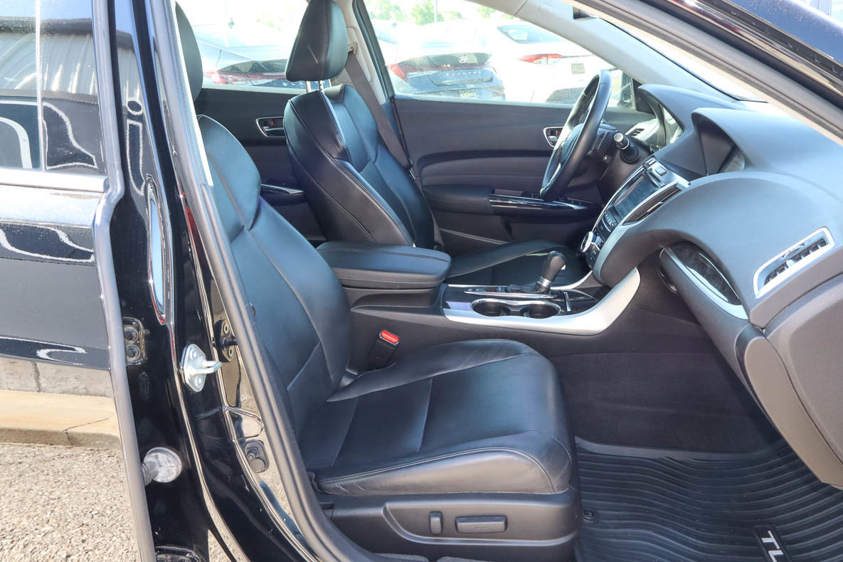 Used 2018 Acura TLX w/ Technology Package FWD image 25