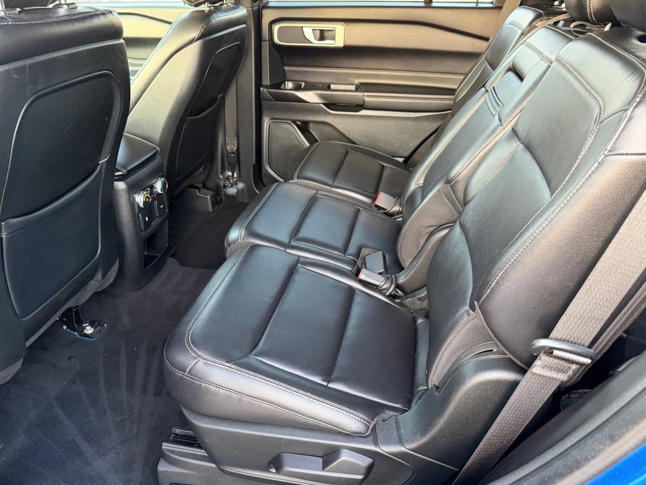 Used 2020 Ford Explorer XLT w/ Equipment Group 202A AWD/4WD image 32
