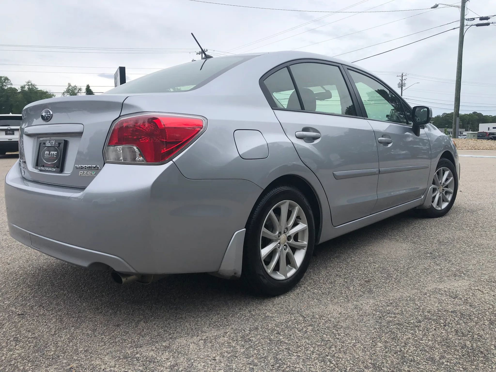 Used 2014 Subaru Impreza 2.0i Premium AWD/4WD image 5