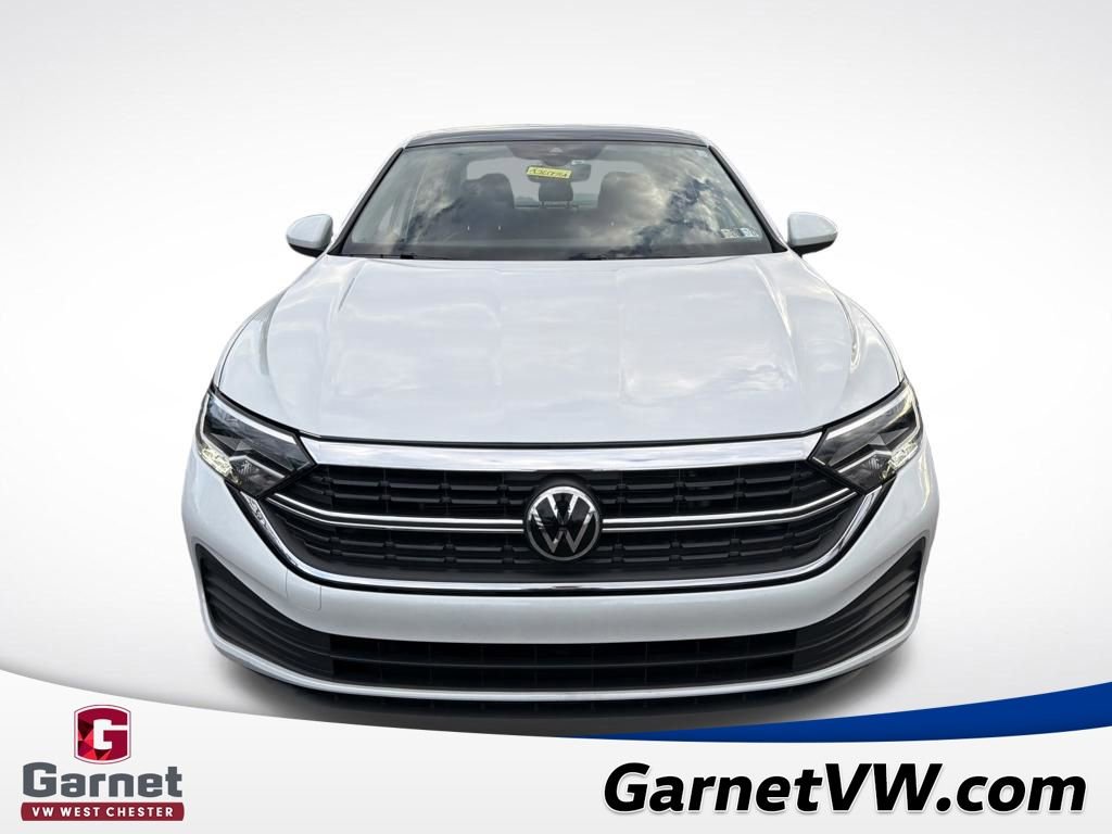 Certified 2023 Volkswagen Jetta SE image 9