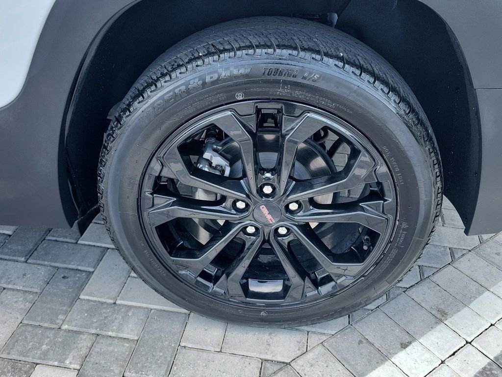 Used 2022 GMC Terrain SLT w/ Tech Package FWD image 14