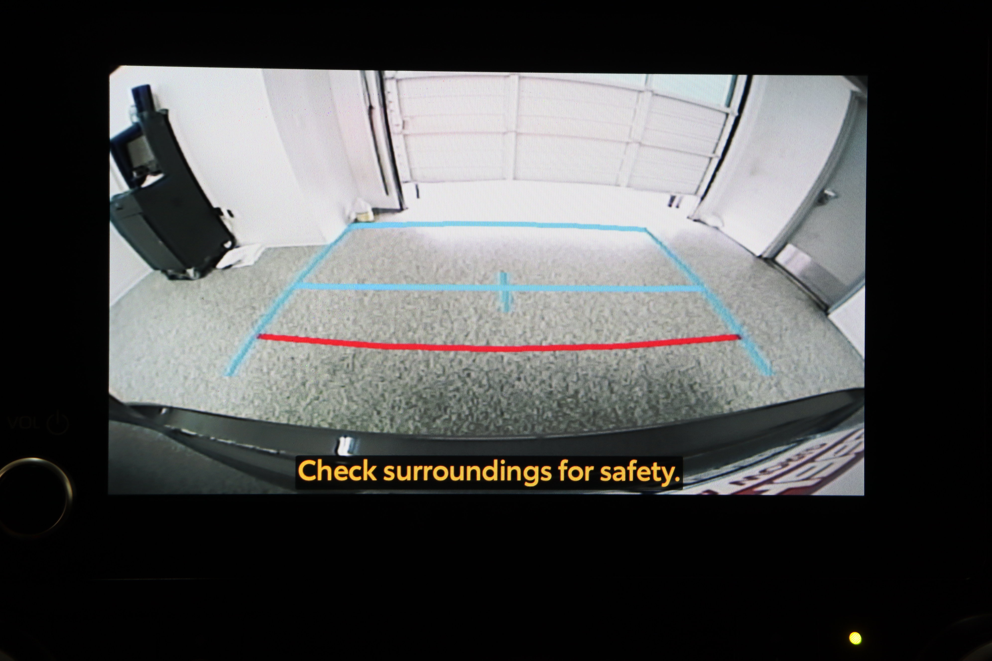 Used 2025 Toyota Highlander LE FWD image 21
