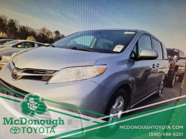 Used 2018 Toyota Sienna LE image 5