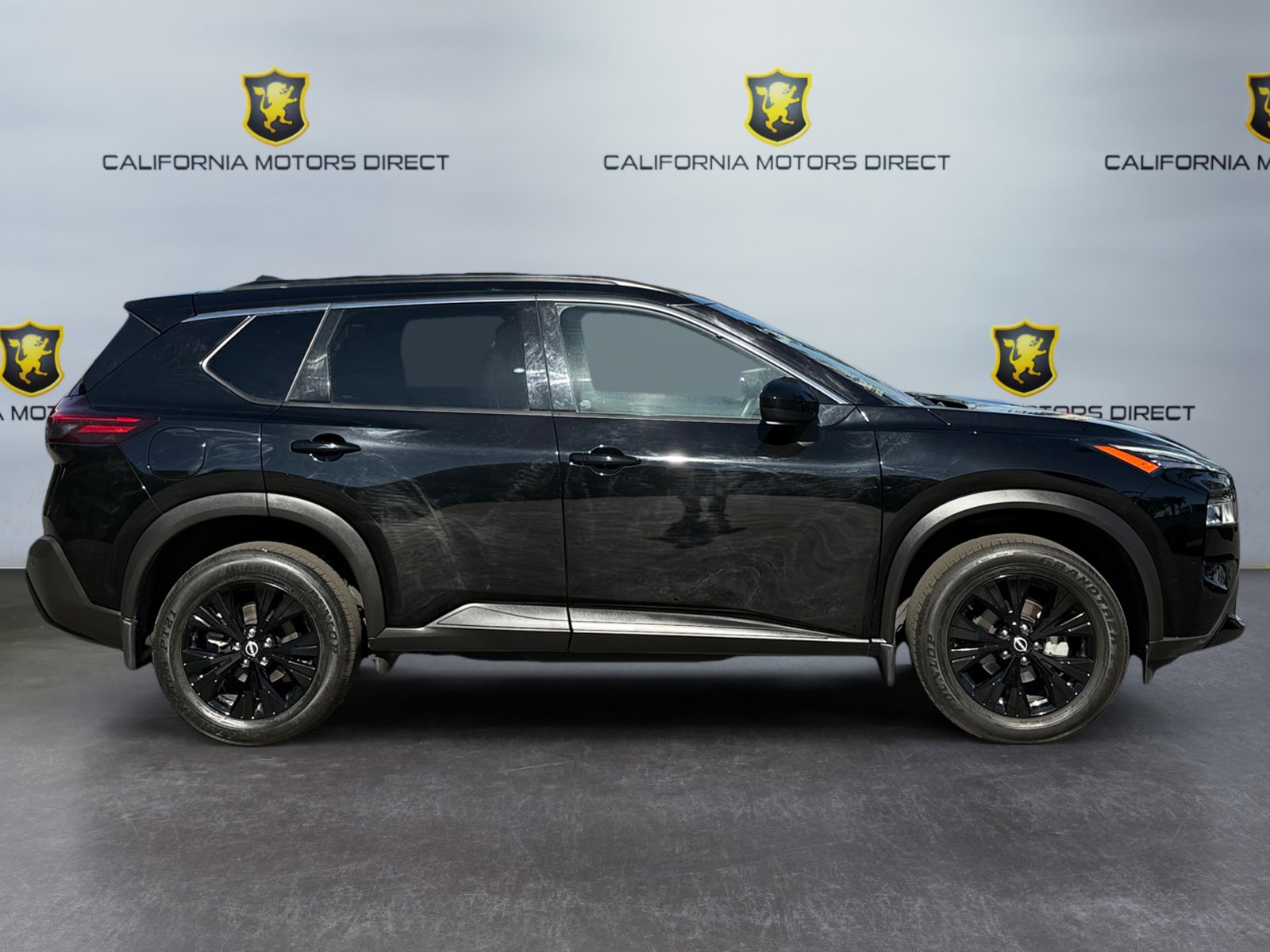Used 2023 Nissan Rogue SV w/ SV Premium B Package image 6