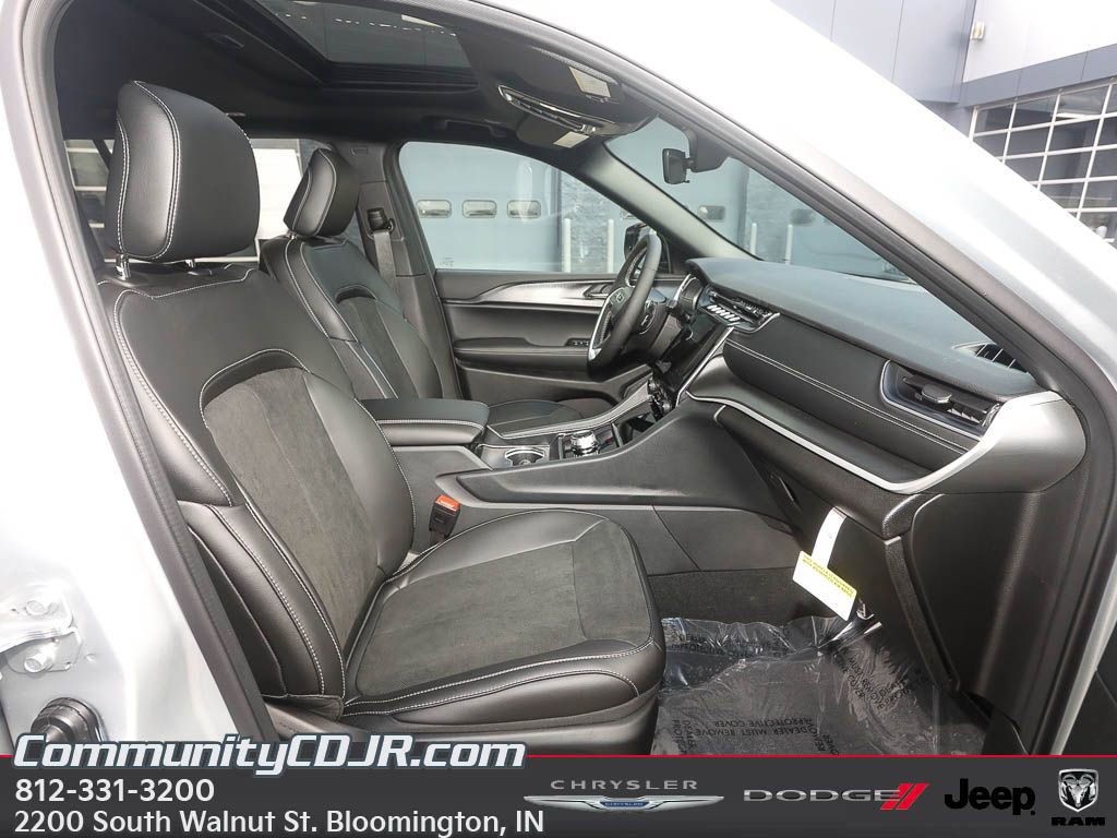 New 2025 Jeep Grand Cherokee L Altitude image 18