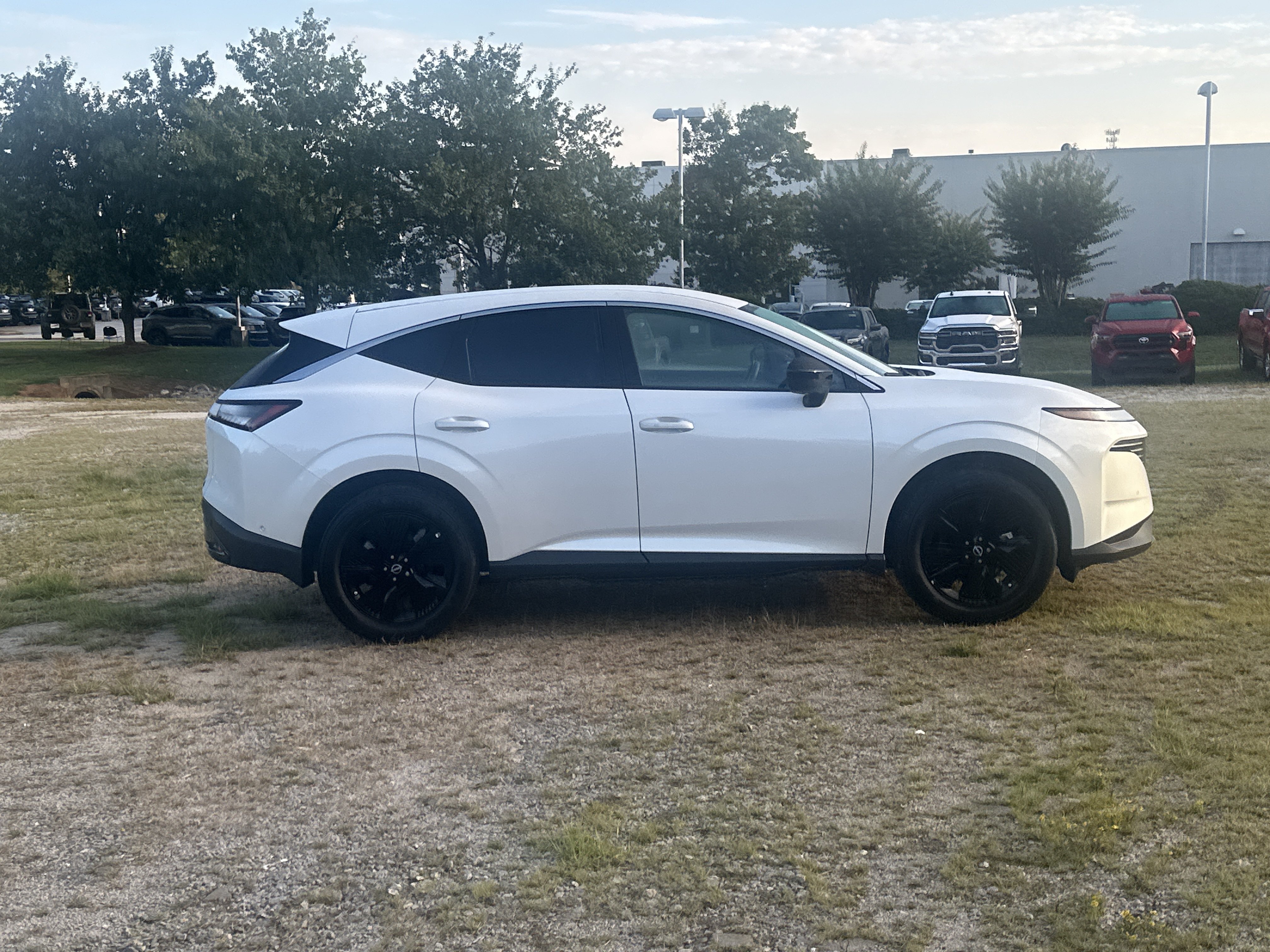 Used 2025 Nissan Murano SV AWD/4WD image 4