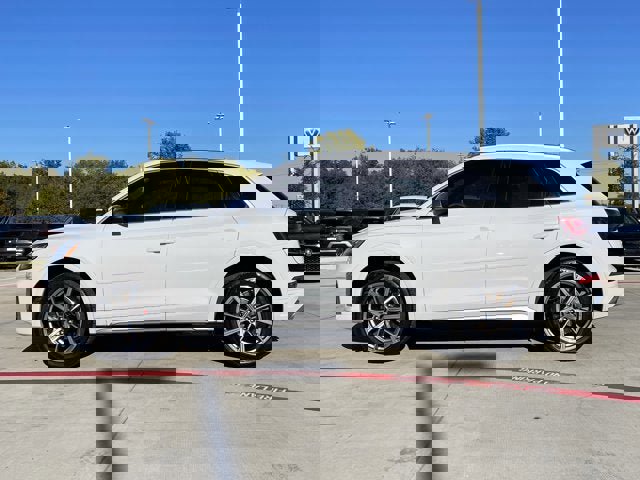 Used 2022 Audi SQ5 Premium w/ Convenience Package image 3