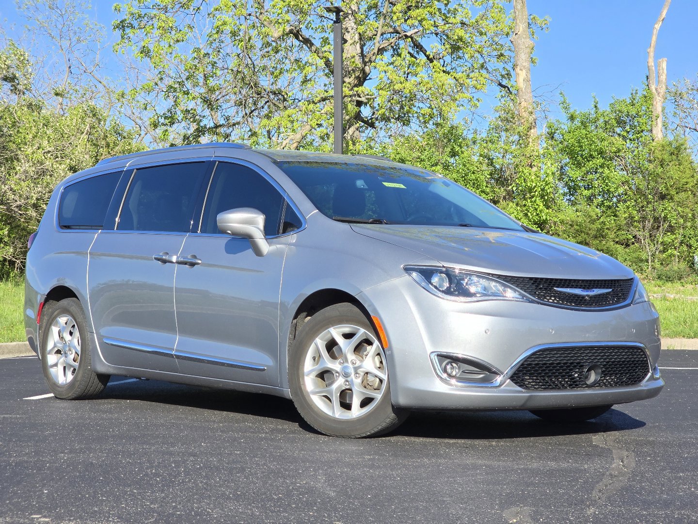 Used 2019 Chrysler Pacifica Touring-L Plus w/ Advanced Safetytec Group video 2