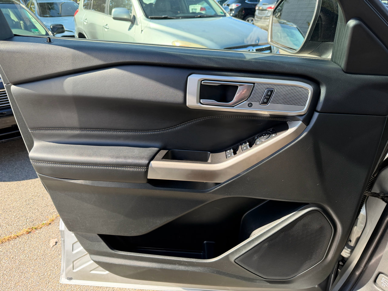 Used 2024 Ford Explorer Limited AWD/4WD image 15