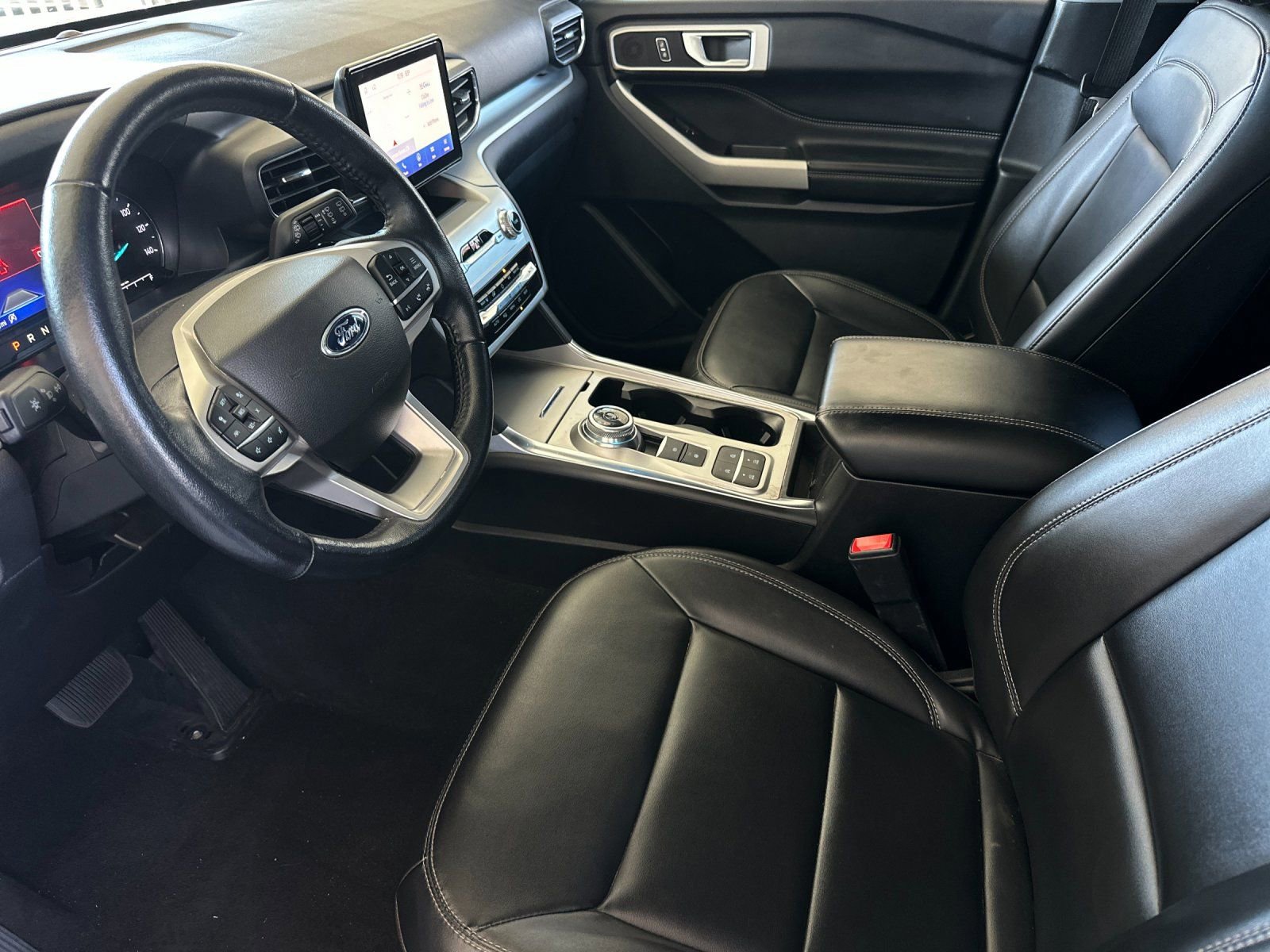 Used 2022 Ford Explorer XLT w/ Equipment Group 202A image 9