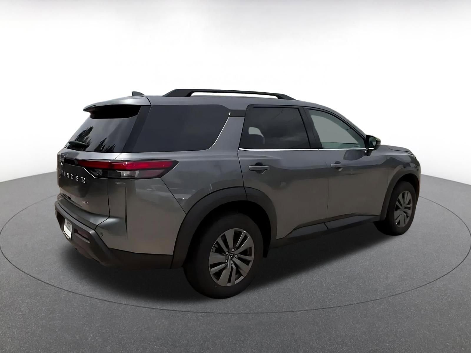 Used 2025 Nissan Pathfinder SV AWD/4WD image 14